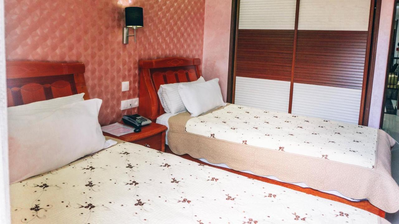 Hotel Atenas Tétouan エクステリア 写真